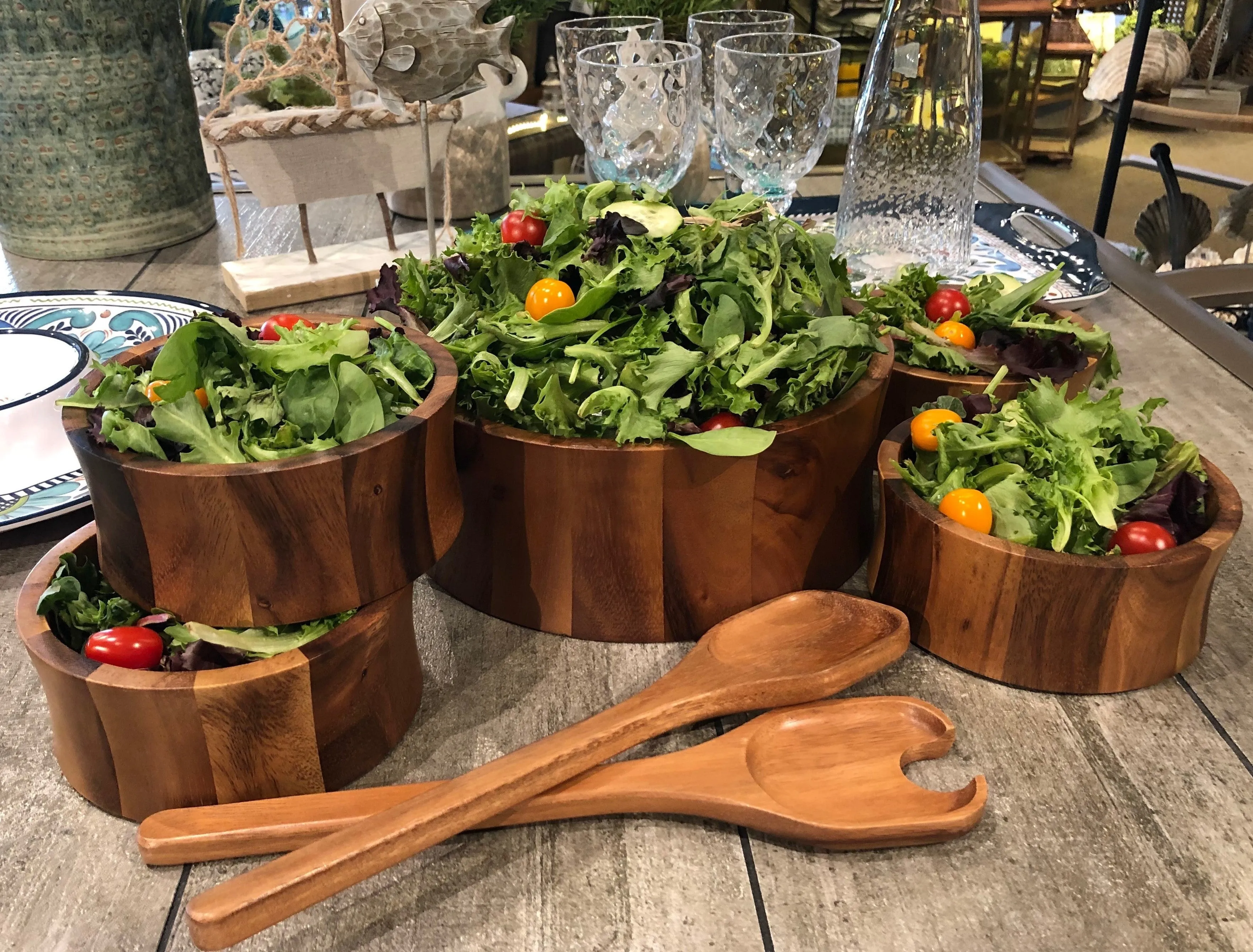 7 Piece - Large Salad Bowl with Servers and 4 Individuals